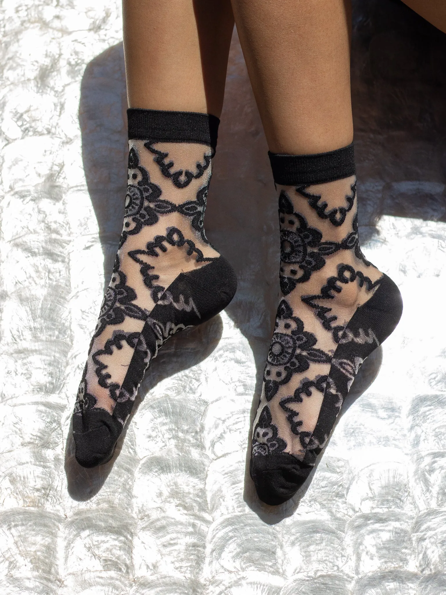 SHEER DAMASK BLACK
